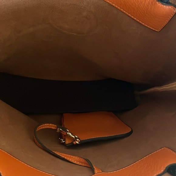 Orange leather shoulder bag - Picture 6 of 6